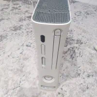 دستگاه xbox 360 تمیز به همراه ۲ دسته اضافه