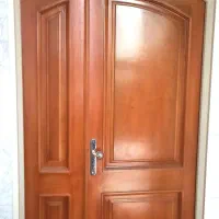 درب چوبی دست دوم تمیز همراه با چهارچوب