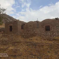 خانه-باغ-همراه-با-مرغداری-قدیمی-سنگ-سفید