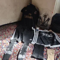 یه دسته ست کامل لباس فوتبال نو استفاده نشد