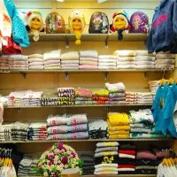 فروشنده خانم برای فروشگاه پوشاک کودک دهدشت