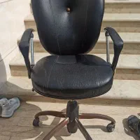 صندلی چرخدار و جکدار