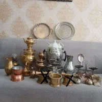 مقداری وسایل قدیمی وعطیقه ی برنجی ومسی