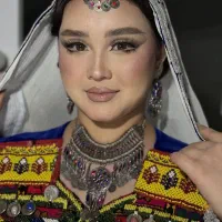 خدمات و آموزش میکاپ