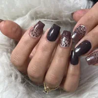 ارائه  خدمات ناخن بطور کاملا حرفه ای