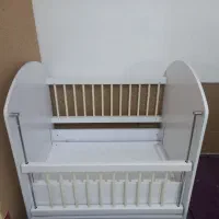 تخت کنار مادر صفر صفر هست