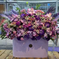 باکس گل و دسته‌گل با ارسال فوری