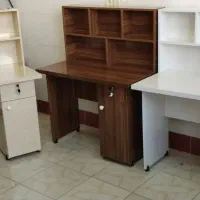 میز تحریر باکتابخانه،نقد واقساط