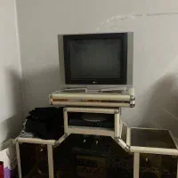 تلوزیون و میز تلویزیون
