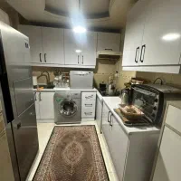 ۸۰متر ۲خواب فول امکانات نما تراورتن اماده تخلیه