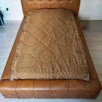 تخت چستر چرم یک و نیم نفره