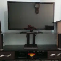 میزتلویزیون شیشه ای