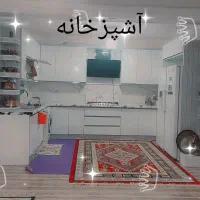 طبقه وسط یک ساختمان سه طبقه