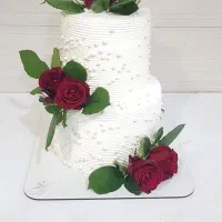 دو نفر فروشنده ی خانم برای فروشندگی