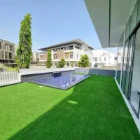 چمن مصنوعی بین سنگ در عرض دلخواه