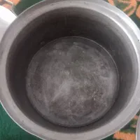 یک قابلمه سالم بزرگ باماهی تابه بزرگ