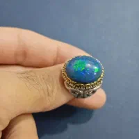 انگشتر اوپال آبی پرتلالو شاهکار و چشمگیر