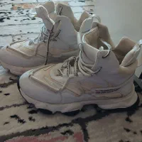 کتونی ساق دار