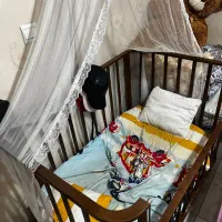 تخت کنار مادر تمام چوب