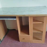 میزتحریروکامپیوتربزرگ