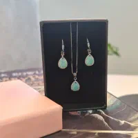ست گردنبند و گوشواره اشکی سبز . کاملا نو|بدلیجات|تهران, طرشت|دیوار
