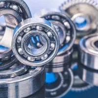 کارگر ساده اقا در خط تولید فنر