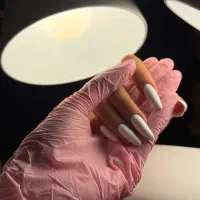 مدل برای کاشت ناخن نیازمندم