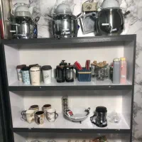 ویترین دیواری و سه عدد پیشخوان  باشه شیشه هشت میل