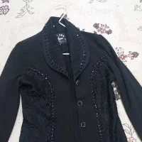 مانتو مشکی مهردوزی شده