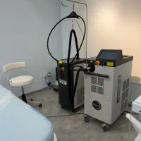 اپراتور لیزر خانم