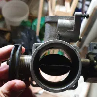 دریچه گاز به همراه سنسورهای اصلی سوویسی|قطعات یدکی و لوازم جانبی|رشت, لاکانی|دیوار