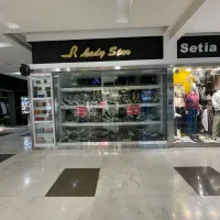 دکور ویترین مغازه کفش فروشی