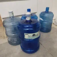 چهار عدد گالون آب