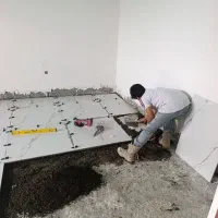 شاگرد در کاشی کاری