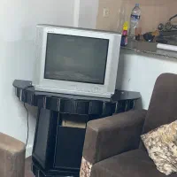 تلوزیون با میز