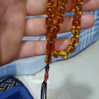 دوعدد تسبیح سندلوس یدونه کهربا