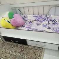 تخت. کمد. ویترین بچه گانه. 1500|تخت و صندلی بچه|مشهد, امیر|دیوار