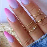 نیازمند مدل ژلیش، کاشت ناخن