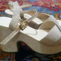 یه جفت کفش و صندل مجلسی دخترانه نو