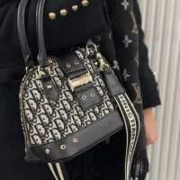 کیف ملودی قزوین اقبالیه|کیف، کفش، کمربند|اقبالیه, |دیوار