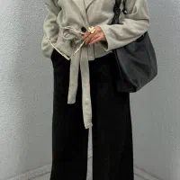 پذیرش خانم در مدل پوشاک