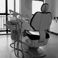 استخدام منشی و دستیار دندانپزشکی