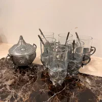 ظرف سرو پیرکس وارمردار به همراه یک دست فنجان پیوتر|ظروف سرو و پذیرایی|تهران, تهرانپارس جنوبی|دیوار