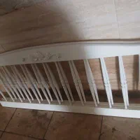 نرده کنار تخت کودک