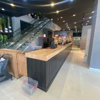 فروشنده خانم و آقا