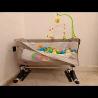 تخت کنار مادر