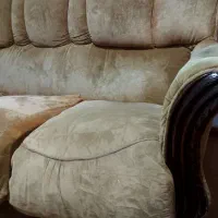 مبل ۴ نفره نیازمند تعمیر با زیرساز خیلی خوب