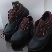 دو عدد کفش ایمنی کار اصل