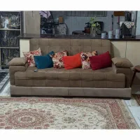 مبل ۷نفره بسیار تمیز رنگ کرم قهوه‌ای .