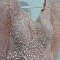 یک عدد لباس مجلسی مناسب عقدوعروسی همراه ژپن و تور